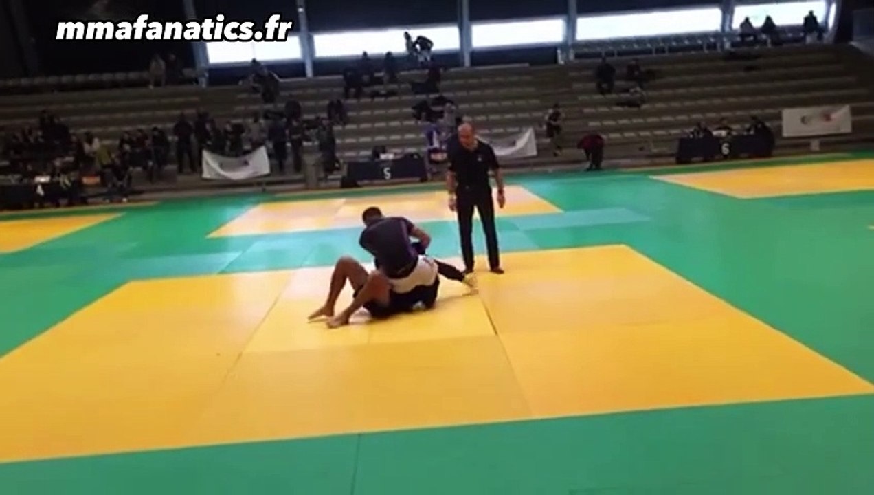 Combat de grappling d'Abdoul Abdouraguimov en ceinture violette