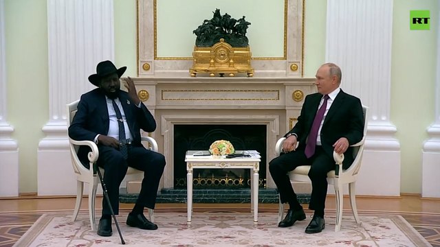 Devlet başkanının kameralar önünde zor anları