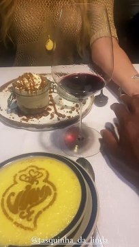 Stomy Bugsy était étrangement dans le même restaurant qu'Adriana avec une magnifique blonde à qui il a tenu la main