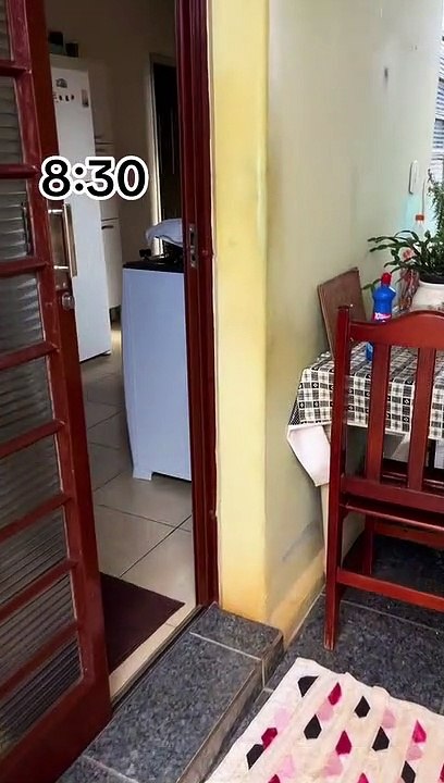 Avô é flagrado enquanto consome cerveja e azeitona no café da manhã