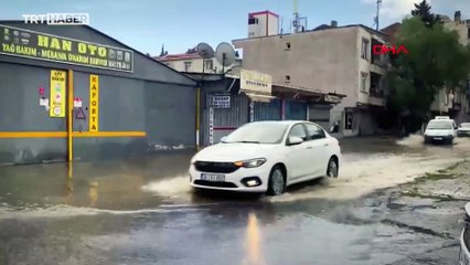 İstanbul'da sağanak: Cadde ve sokaklar göle döndü