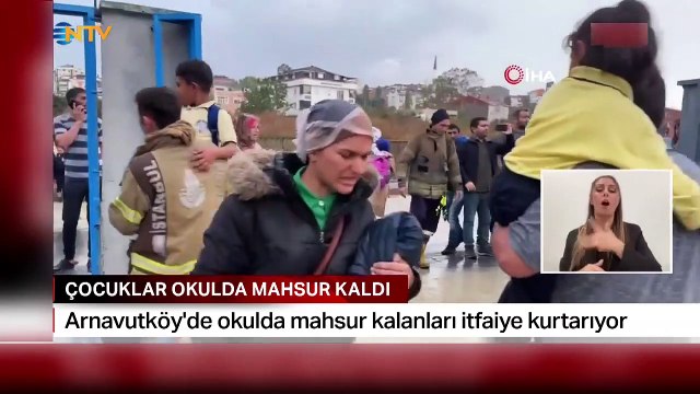Des enfants étaient bloqués à l'école d'Arnavutköy, où la pluie était efficace ! Les pompiers les ont secourus un à un et les ont remis à leurs familles.