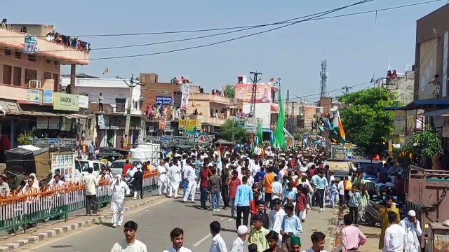 ईद मिलादुन्नबी का जुलूस निकला, उमड़ा हजारों का हुजूम