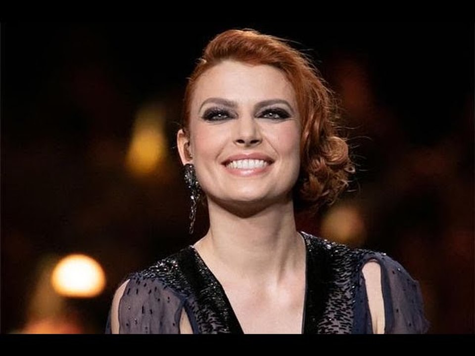 "J’étais très jeune, très naïve" : Élodie Frégé revient sur sa participation à la Star Academy