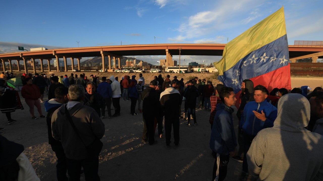 Estudio revela que más de la mitad de los venezolanos quiere irse de su país por razones económicas