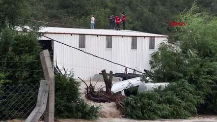 Pig Creek a débordé à Arnavutköy : 7 personnes sauvées