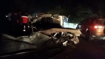 बोलेरो-पिकअप में आमने सामने की भिड़ंत: मच गया चीत्कार... देखें वीडियो