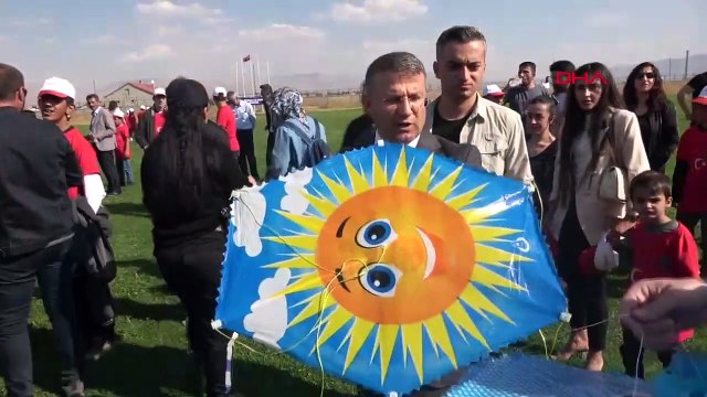 Un festival de cerfs-volants a été organisé pour les enfants à Yüksekova