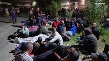 شاهد: آلاف العمال الفلسطينيين يتدفقون إلى معبر بيت حانون بعد أن أعادت إسرائيل فتحه