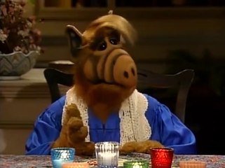 ALF-04x90 - Nada como la vieja religión