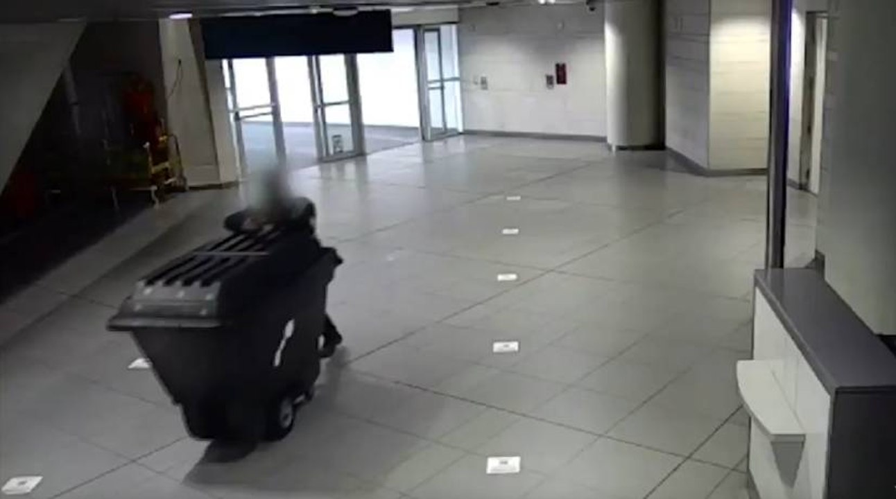 Video: paso a paso de la salida de canecas con migrantes del Aeropuerto El Dorado de Bogotá