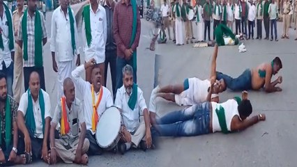 karnataka Bandh: ಚಾಮರಾಜನಗರದಲ್ಲಿ ಬಂಧ್ ಹಿನ್ನಲೆ ತಮಟೆ ಬಾರಿಸಿ ರಸ್ತೆ ತಡೆದು, ಅರೆ ಬೆತ್ತಲೆ ಉರುಳುಸೇವೆ