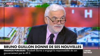 "Quand je dors avec mon amoureuse..." : Pascal Praud se lâche et fait des révélations en direct sur sa vie intime (VIDEO)