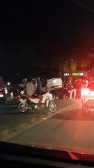 Carro se envolve em acidente e capota na Leste Oeste