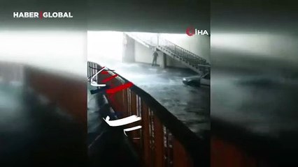 Pendik'te panik anları: Alt geçiti bir anda su bastı!