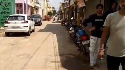 रतलाम: रोड अधूरा छोड़ने को लेकर रहवासी ने की शिकायत