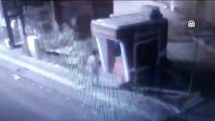 Erzurum'da bir kişi ATM'nin kilidini baltayla açmaya çalışırken yakalandı