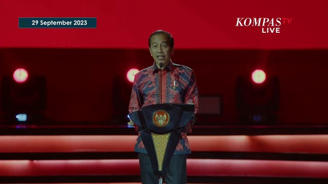 Presiden Jokowi Bisiki Bacapres Ganjar di Rakernas PDIP, Bicara Soal Ini