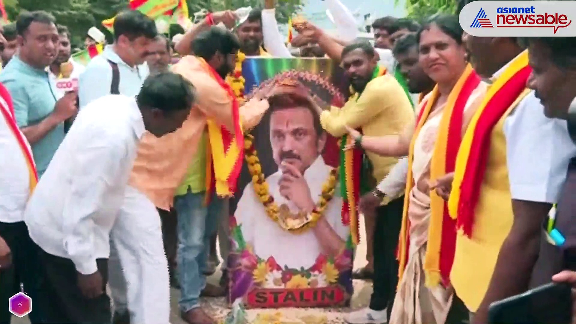 Karnataka Bandh: Protesters hold mock funeral of TN CM Stalin as Cauvery row continues (WATCH)