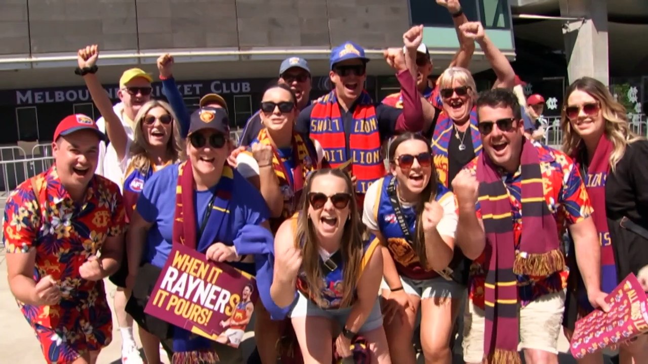 Collingwood, Lions fans flock to AFL grand final parade