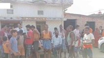 बेतिया: शराब तस्कर के विरोध में सड़क पर उतरे ग्रामीणों, किया जमकर प्रदर्शन