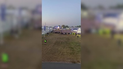 Watch excited fans race to the first tee of the Ryder Cup