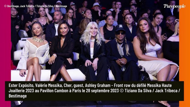 ON Y ÉTAIT - Défilé Messika : Ed Westwick in love, Kelly Rowland, Cher et la bombe Ester Exposito couvertes de bijoux