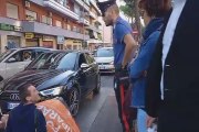 Roma, attivisti Ultima Generazione bloccano traffico: insulti da automobilista esasperato - Video