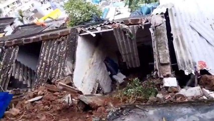 ఎన్టీఆర్ జిల్లా: విజయవాడలో విరిగి పడిన కొండ చర్యలు... ఇల్లు ధ్వంసం