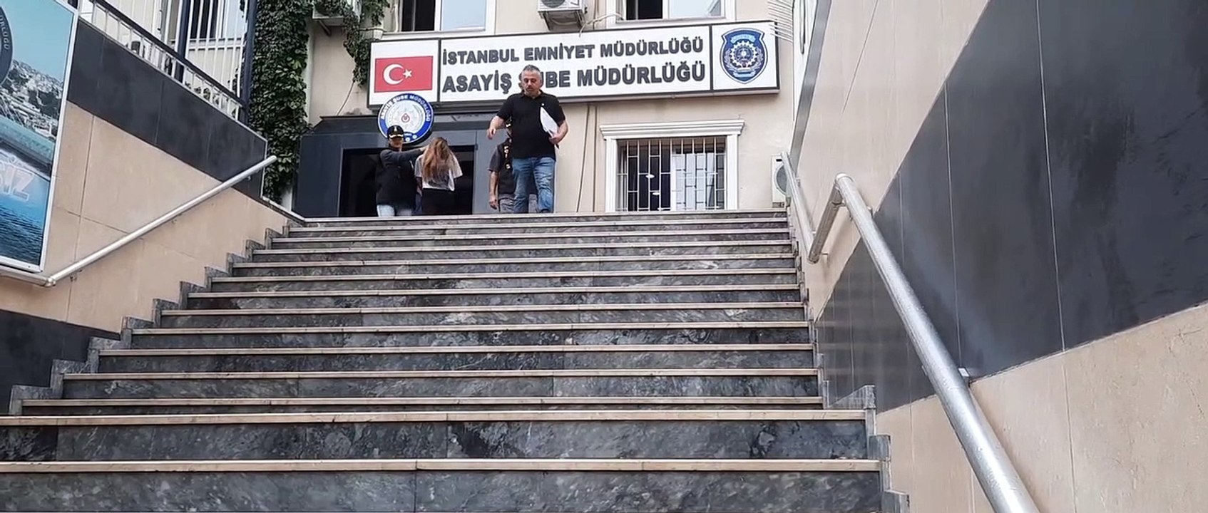 Yazar kadın eski eşini boğazını keserek öldürdü