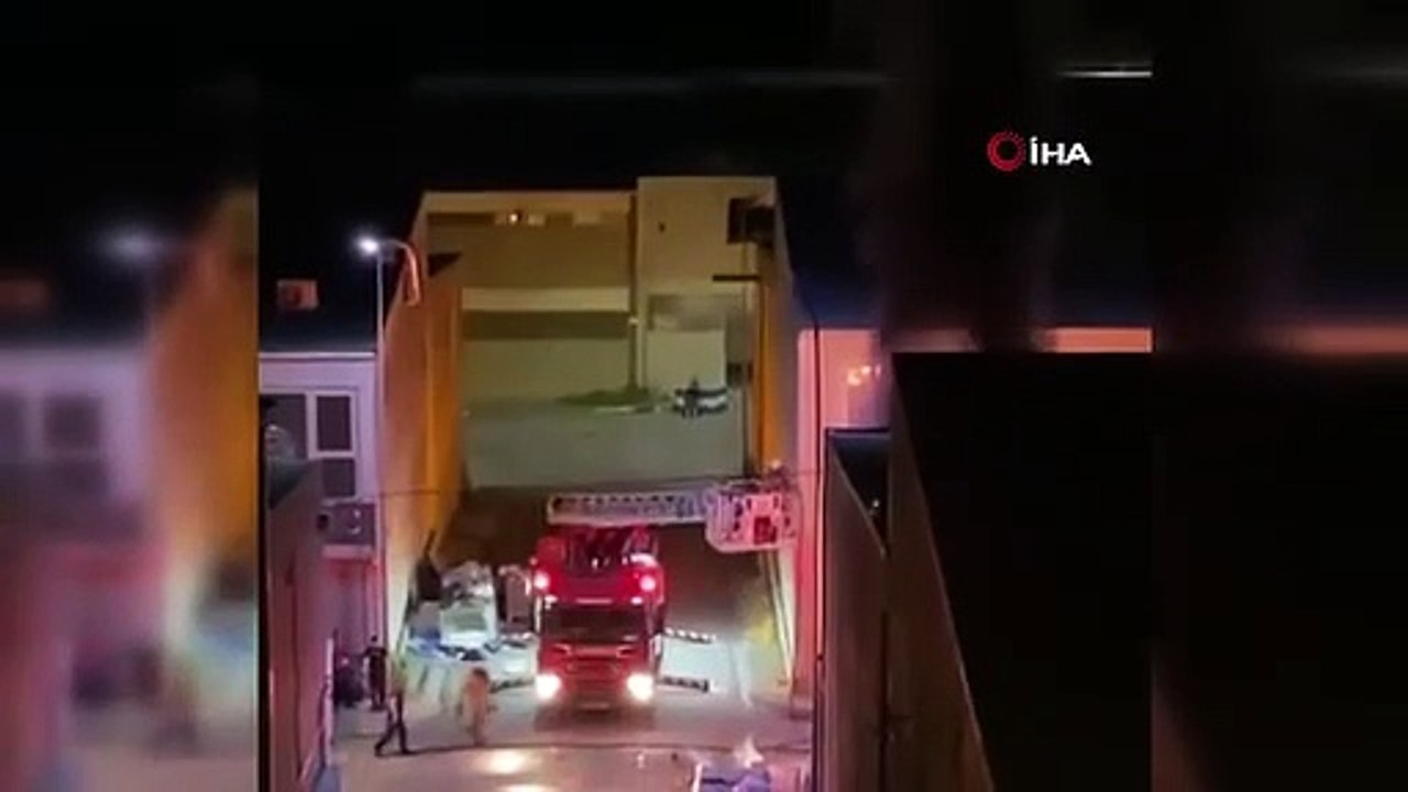 Fabrikbrand in Esenyurt: Die Feuerwehr greift weiterhin ein