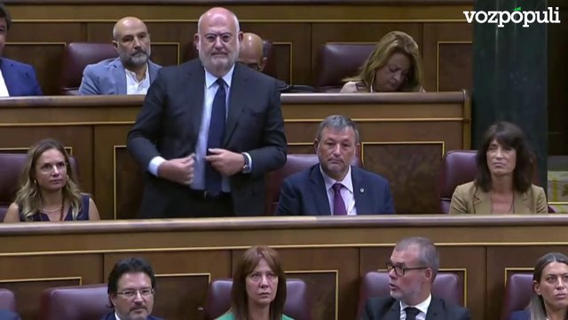 Eduard Pujol i Bonell (Junts) se equivoca y vota 'sí' a la investidura de Feijóo