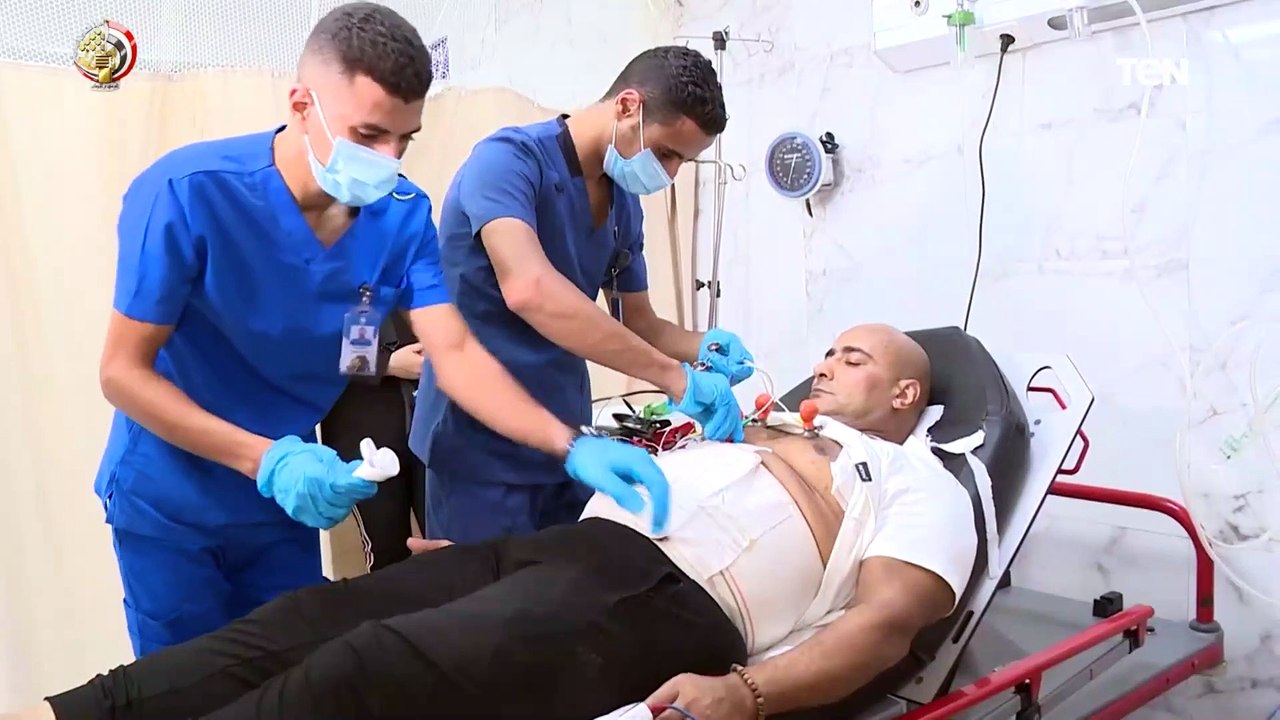المجمع الطبى للقوات المسلحة بالمعادى يستقبل اللاعب أشرف فولة
