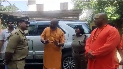 Video: रावण से बड़े नहीं हैं योगी- यति नरसिंहानंद, पुलिस के रोकने पर भड़के, वीडियो वायरल