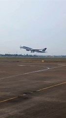 Pesawat Singapore Airlines Airbus A350-900 Take Off