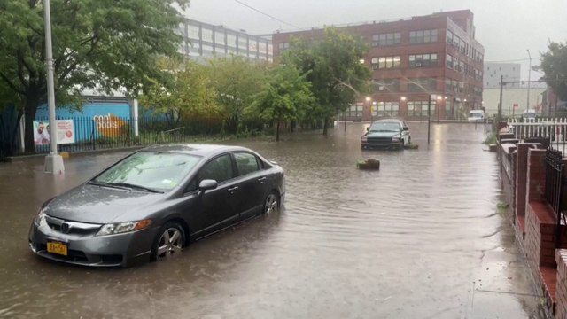 Etats-Unis : les rues de New York totalement inondées après un épisode pluvieux de grande ampleur (vidéo)