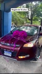Regalan camioneta a hondureña por sus 15 años