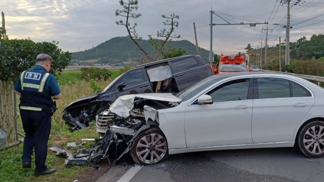 전남 신안 일가족 탄 승합차 사고...9명 중·경상 / YTN