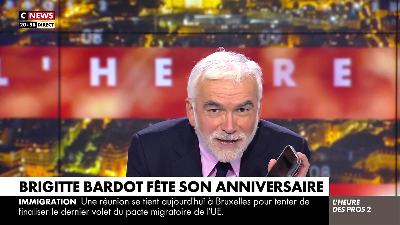 "Je vous regarde tous les soirs !" : L'appel improbable de Brigitte Bardot à Pascal Praud en plein direct sur CNews