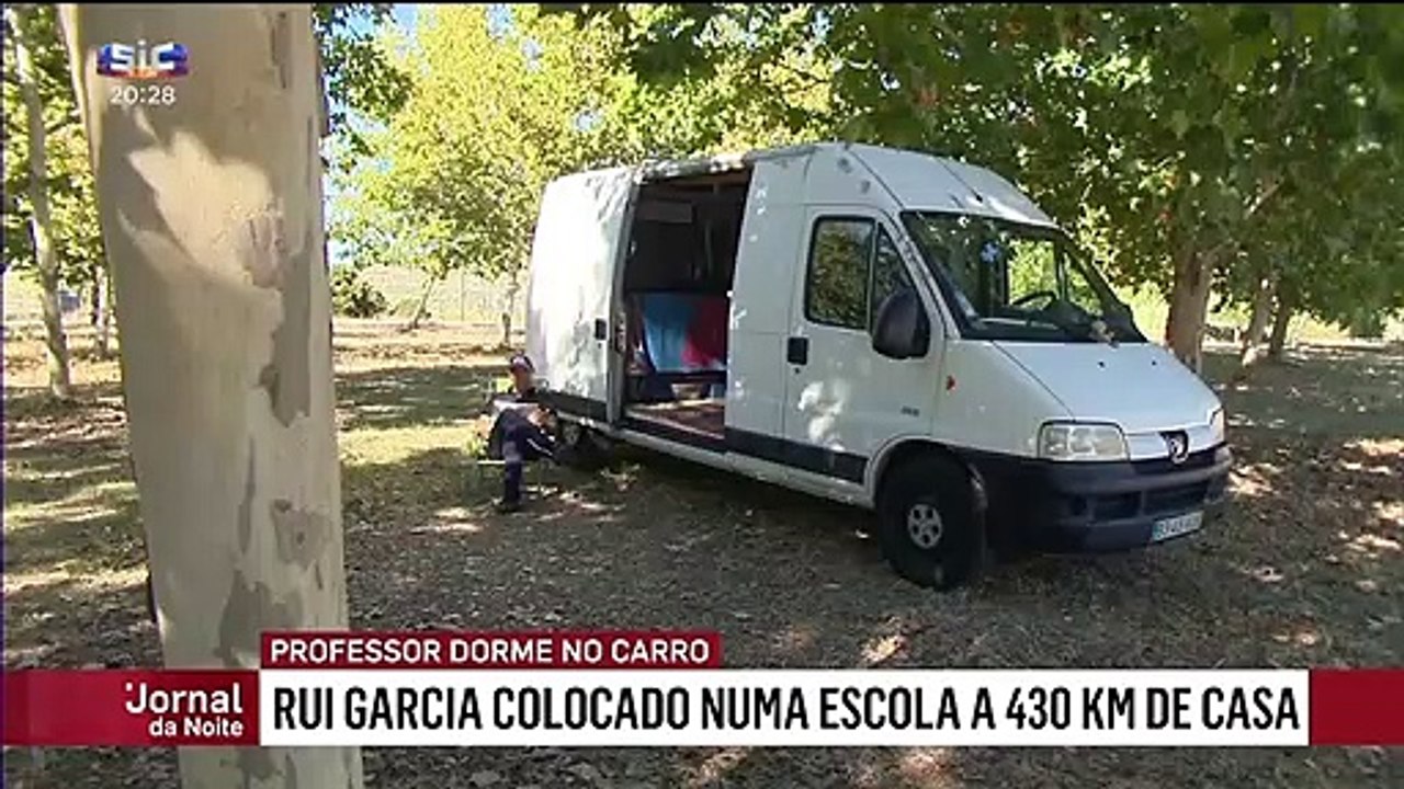 Professor Rui Garcia, de Ponte de Lima, colocado a 430 km de casa dorme no carro.