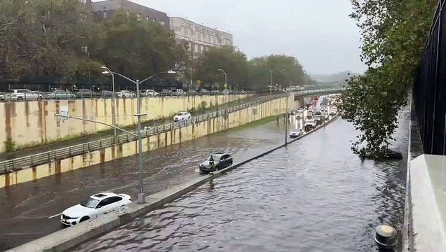 Inondations New York : sous l'eau : Brooklyn Queens Expressway