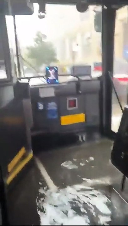 Inondations New York : Cette vidéo a été prise dans un bus @MTA sur la 18e Avenue et la 60e rue à Brooklyn