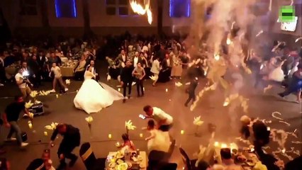 Les mariés ont échappé à l'incendie de la salle des mariages en Irak, où 113 personnes sont mortes, en s'échappant par la porte de la cuisine
