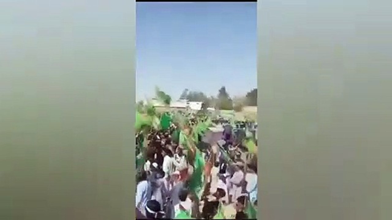 Des images de l'attentat à la bombe qui a tué 53 personnes au Pakistan ont été publiées.