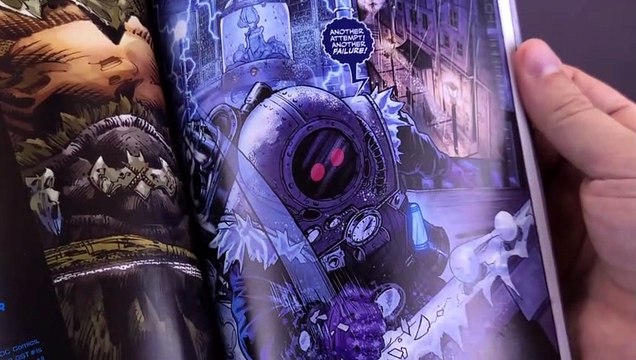 McFarlane Toys Page Punchers Batman: Fighting the Frozen Batman