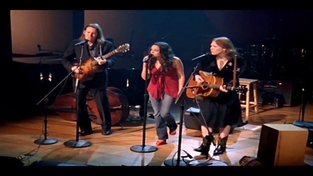 NORAH JONES — Loretta | Norah Jones And The Handsome Band ☆ Live In 2004