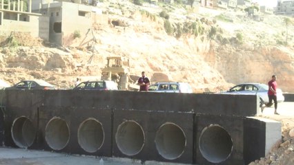 جسر مؤقت ينقذ درنة من العزلة بعد الفيضانات