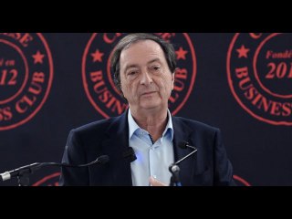 VIDEO: Michel-Edouard Leclerc à la station essence : le grand patron déconcertant en look décontract