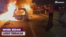 Ada Percikan Api saat Melaju di Tol JORR, Mobil Sedan Hangus Terbakar