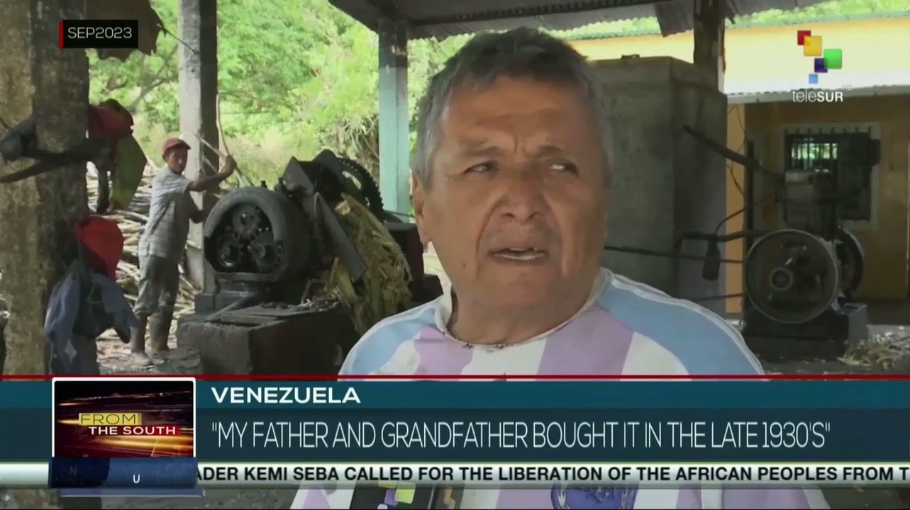 The machine extracts the juice from the sugar cane